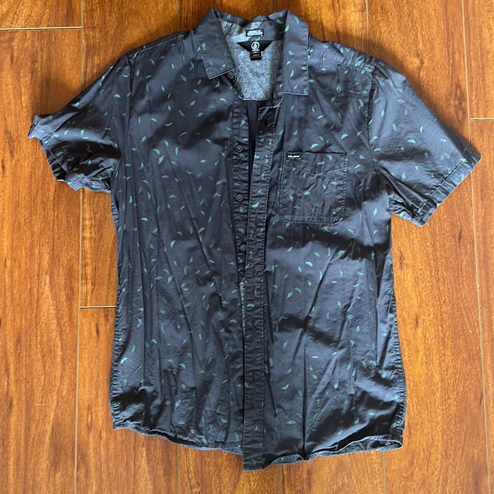 Men’s Volcom button up